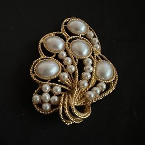 Vintage Gold Plated Braided Design W/Faux Pearls Brooch Pin